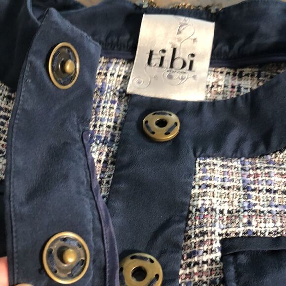 Tibi New York’s Chanel Style Knit Cropped Jacket 4 usable pockets. Hidden snaps. - Picture 13 of 16